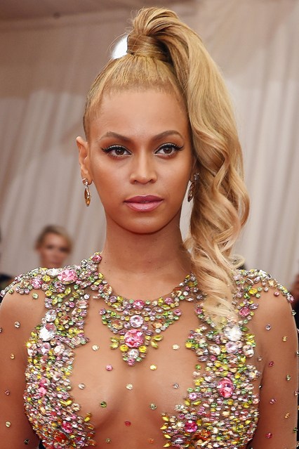 beyonce_glamour_5may15_getty_b_426x639